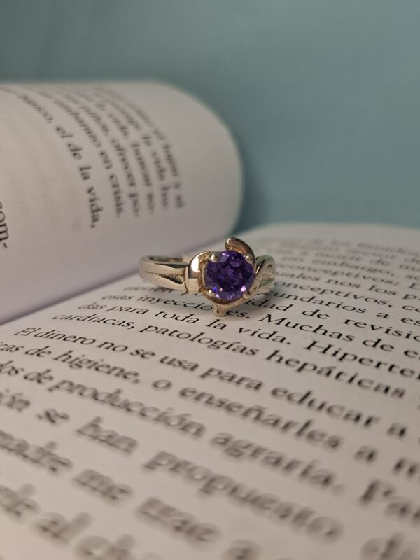 Anillo Cubic Violeta Engarzado 11450