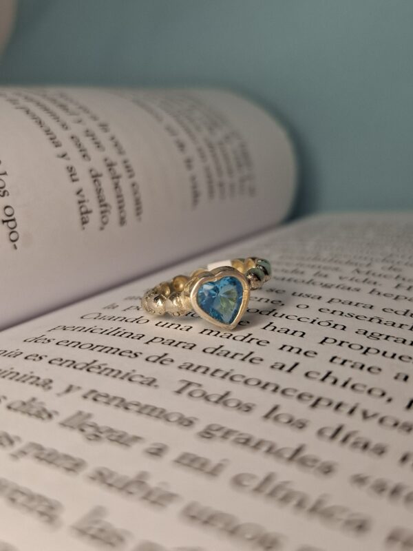 Anillo Corazón Celeste Cubic