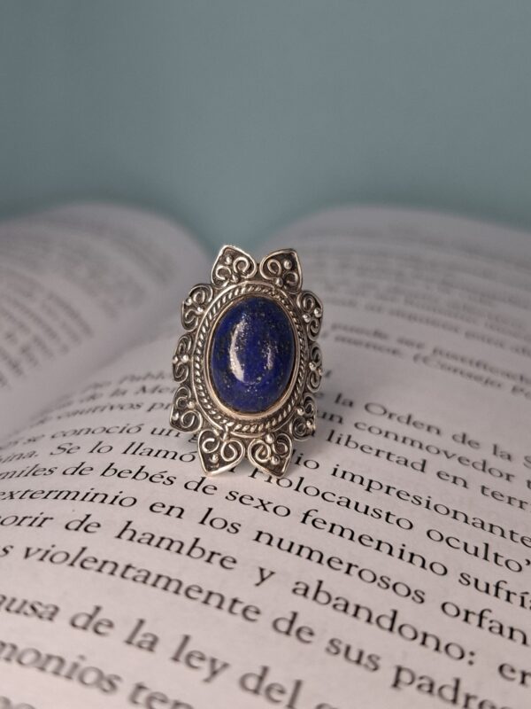 Anillo Indú Raíz de Zafiro