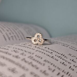 Anillo Cubic Simil Flor Tres Puntas 10847