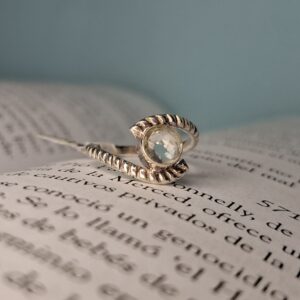 Anillo Indú Piedra de Luna Cruzado