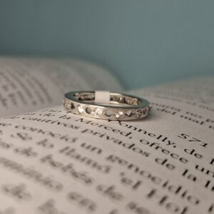 Anillo Cubic con Circulos Calados
