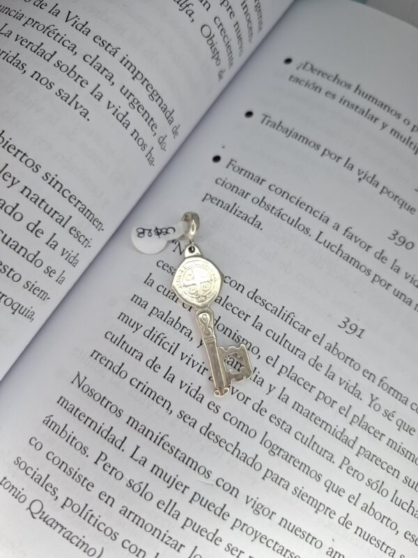 Dije Plata Llave San Benito