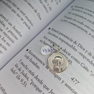 Dije Virgen Niña Nacar Mediana