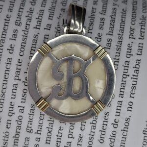 Dije Plata y Oro Nacar Inicial B 14052